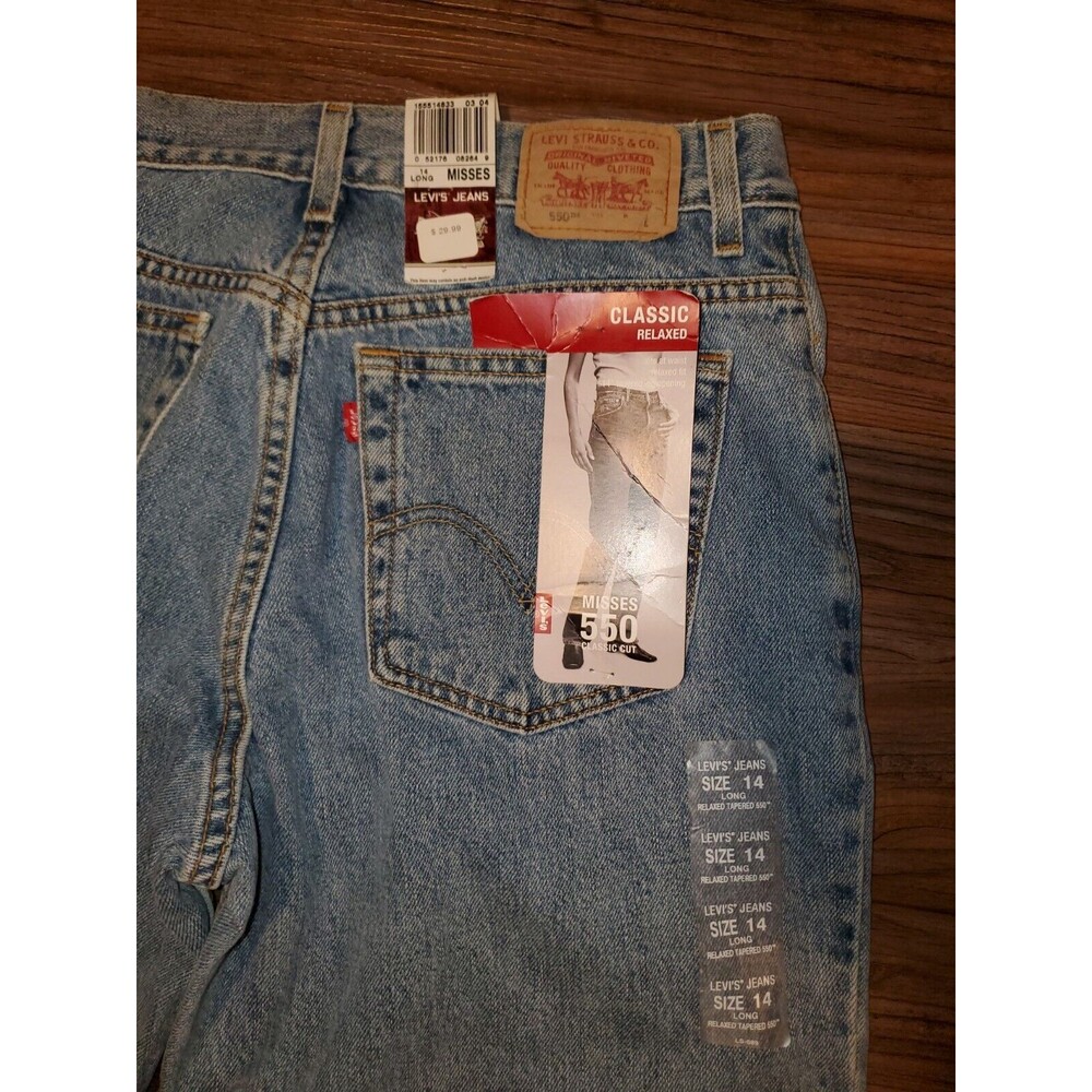 Vintage NWT Levi’s 550 Relaxed Light Wash Tapered Jeans Size 14 Misses Long - Picture 4 of 4